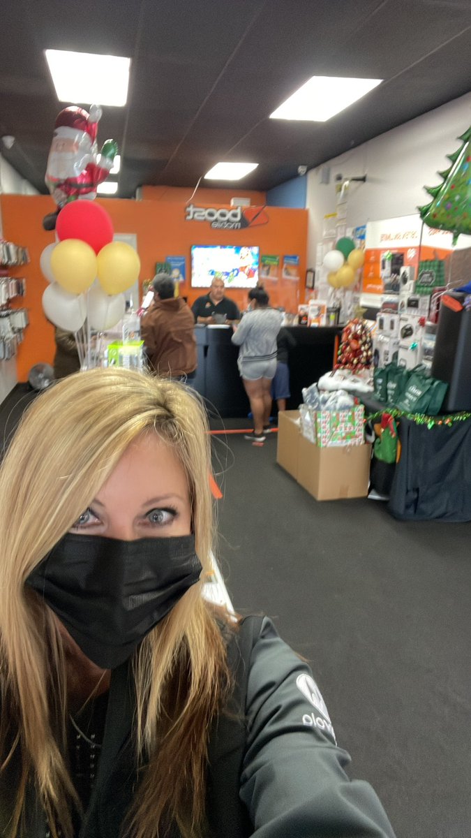 Busy here at Boost Mobile in Tustin! #MarceoNation #sidebysideselling <a href="/Mel_Marceco/">📲💎Melissa- Marceco 💎📲</a>