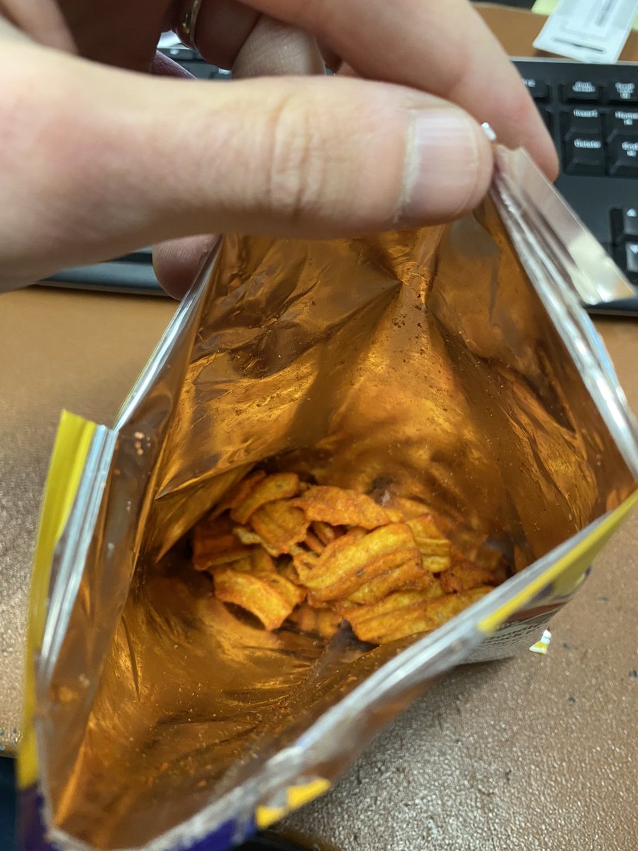 DenyoCohen's tweet photo. @wisefoods this a joke? Bag is 10% full. https://t.co/NWFH4jDkpQ