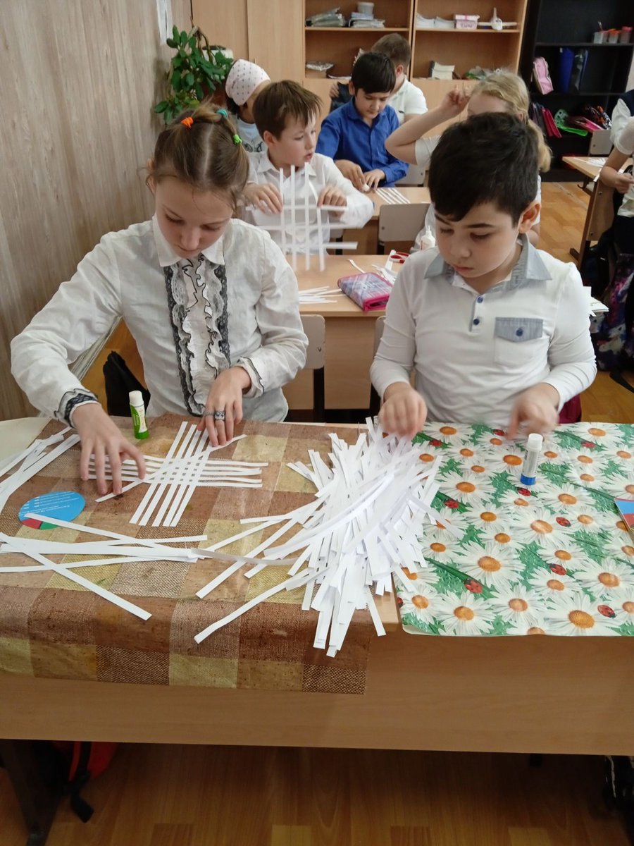 centrimpuls's tweet photo. Снежинки - символ нового года. Объединение "Азбука моделирования". https://t.co/ZzyYfGNhzc