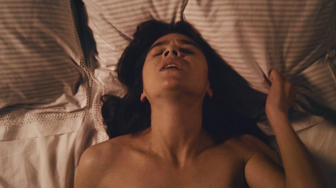 jobelots's tweet photo. Domani ultima puntata e io ferma al braccio di Hailee in questa scena  
#dickinson https://t.co/6ifmXl0vao