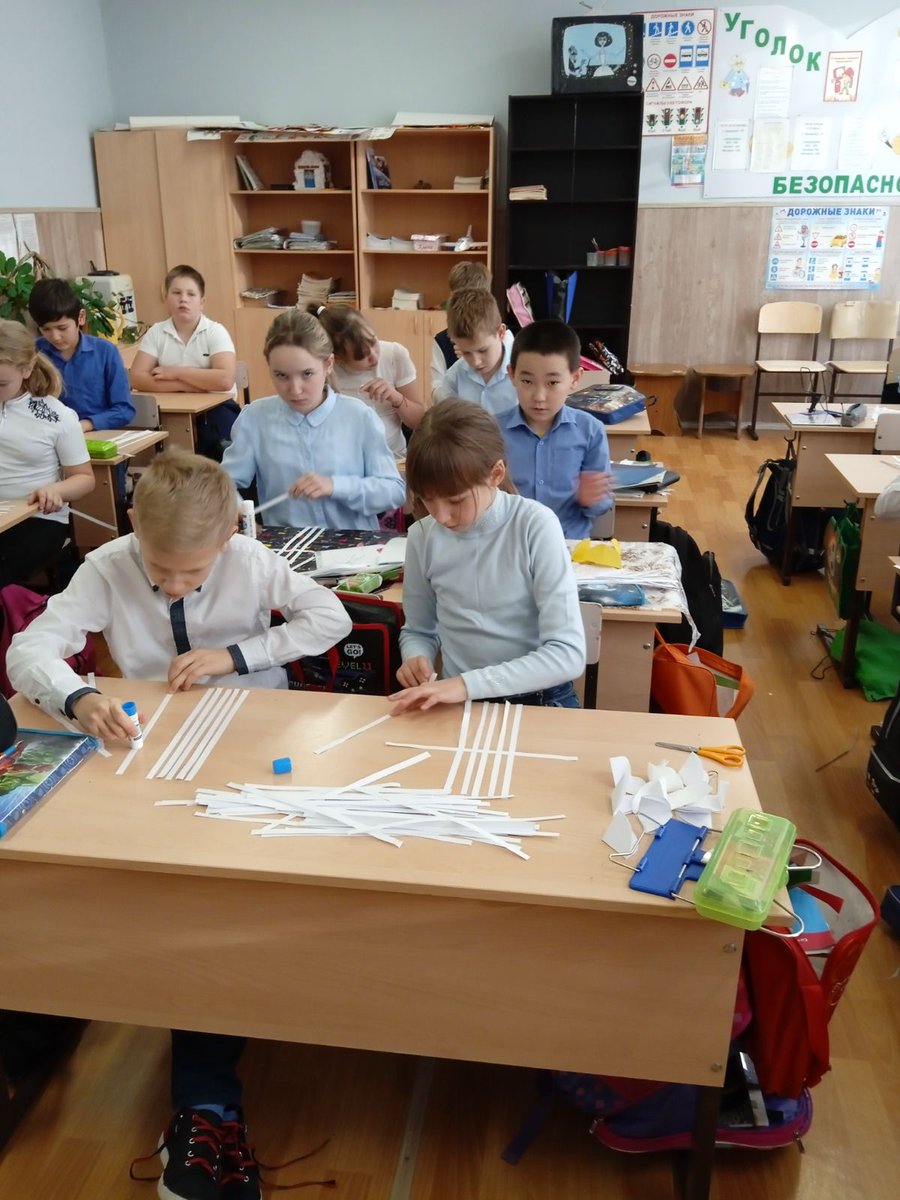 Снежинки - символ нового года. Объединение "Азбука моделирования".