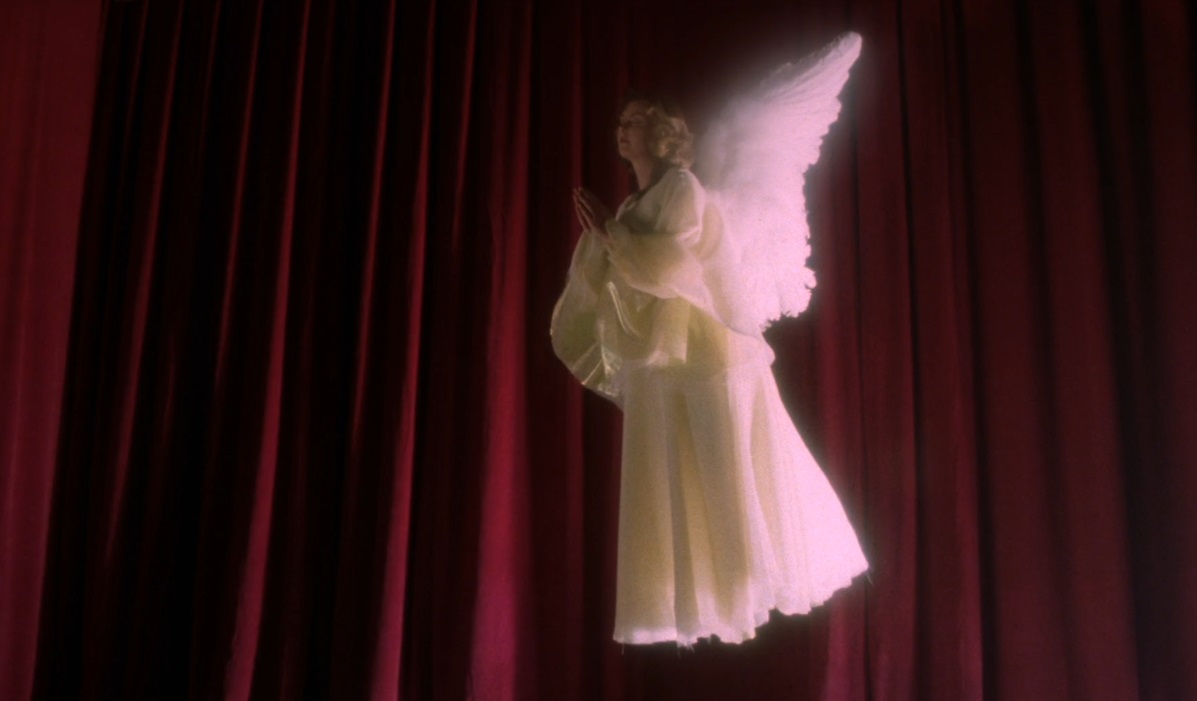 choppingwoodpod's tweet photo. Christmas in Twin Peaks https://t.co/NClp2ToeA9