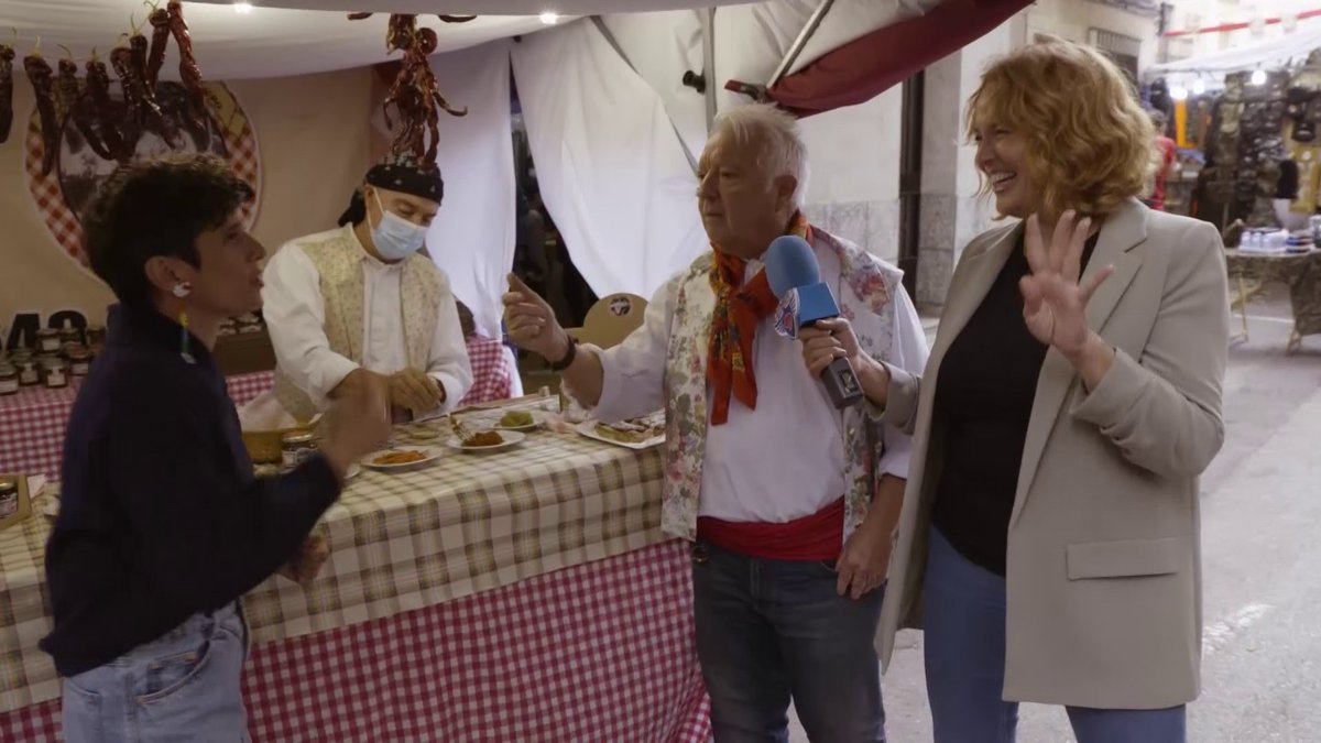 A la fira no vages si no tens diners 💰, que voràs moltes coses… i a <a href="/LaPepaCases/">Pepa Cases</a> i <a href="/Carolinaferre6/">Carolinaferre</a> bambant per allà i escodrinyant-ho tot 👀 i tastant-ho tot👅. Racó per racó de la <a href="/Fira_Cocentaina/">Fira de Tots Sants</a>!😂 Quina parella… #TrauLaLlenguaSoflimades