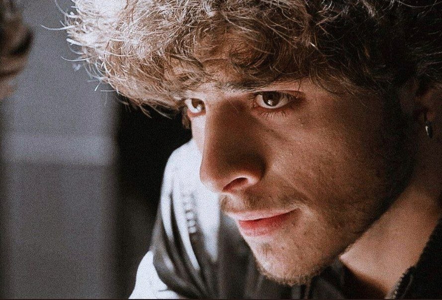 stardmgvnm's tweet photo. Siamo tutti d'accordo che questa è LA scena 
#licealigayrewatch #unprofessore https://t.co/lpgY2GY3SY