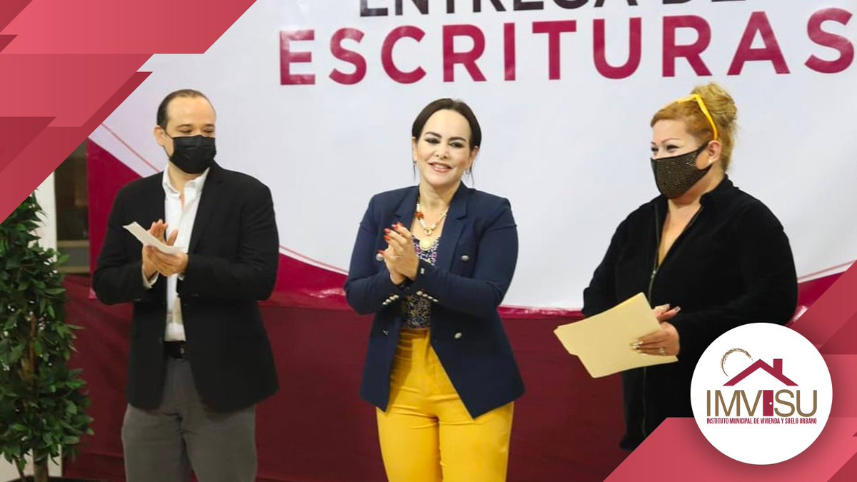 IMVISU_NLD's tweet photo. #IMVISUNuevoLaredo 

IMVISU de #NuevoLaredo junto con la alcaldesa @Carmenliliacrv se benefició a 16 familias con la entrega de escrituración de vivienda, que les brinda certeza jurídica al contar ya con un patrimonio. https://t.co/dasYKjPkn0