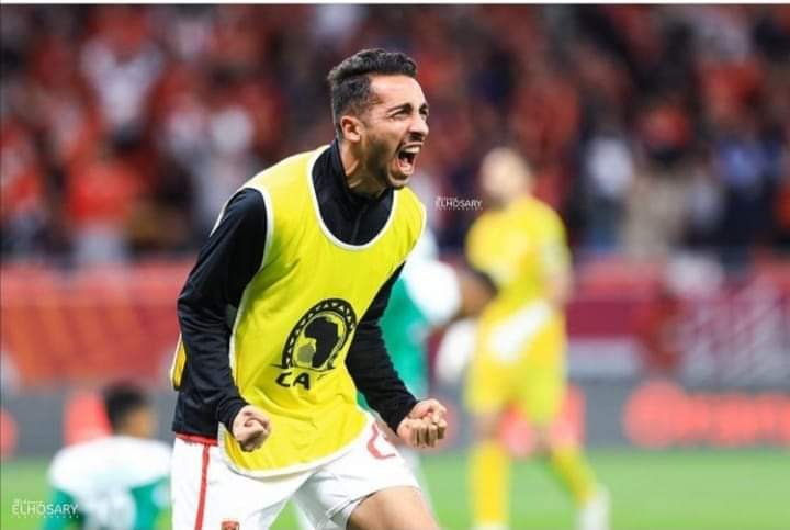 دي فرحة لاعب مسجلش هدف ولا عمل أسيست ولا شارك أصلاً في المباراة ولكن دي روح الفانلة الحمرا اللي بتكون موجودة عند اللاعب الإحتياطي اللي قاعد ع الدكة زي اللي بيشارك بالظبط