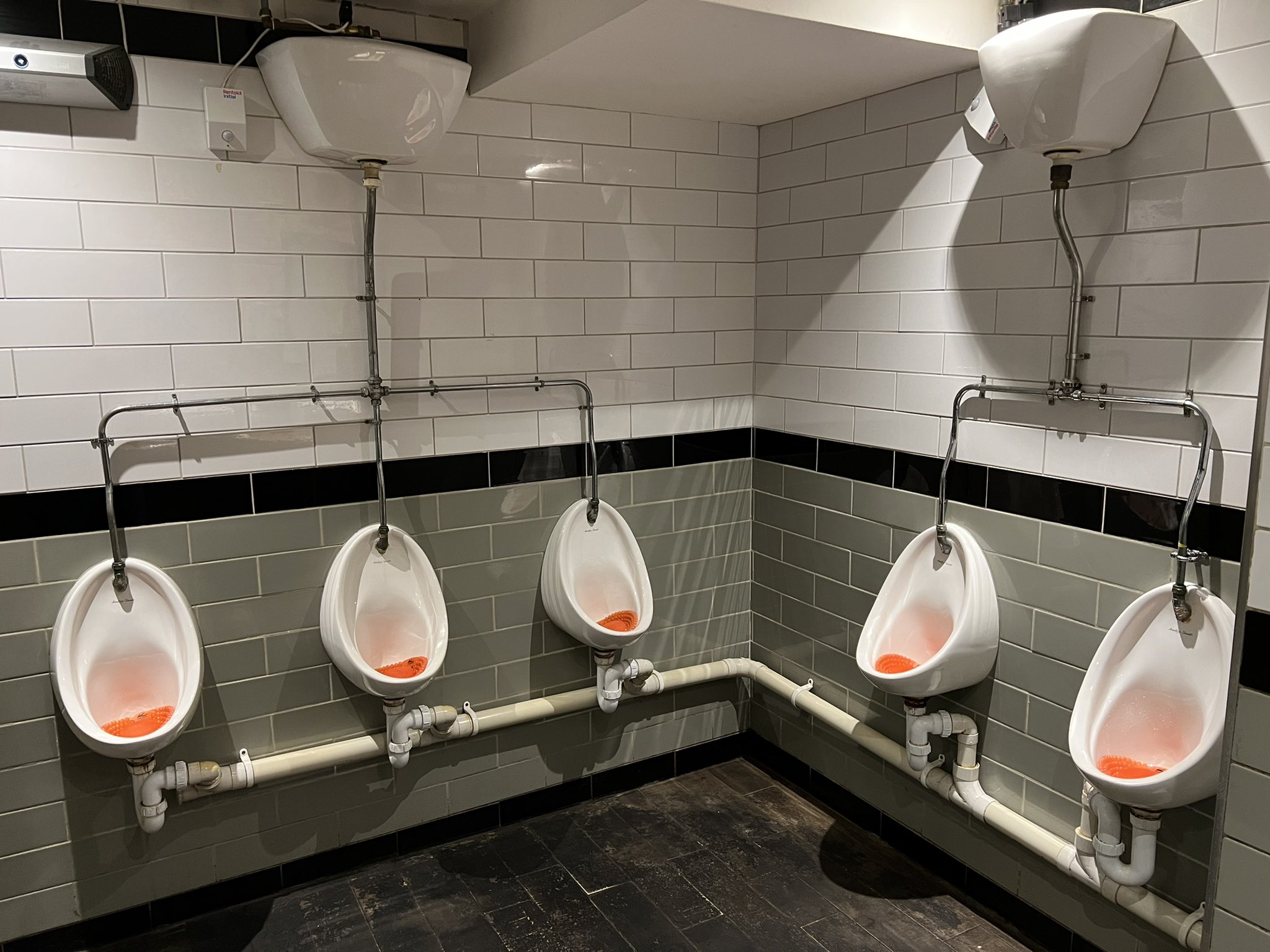pub urinals