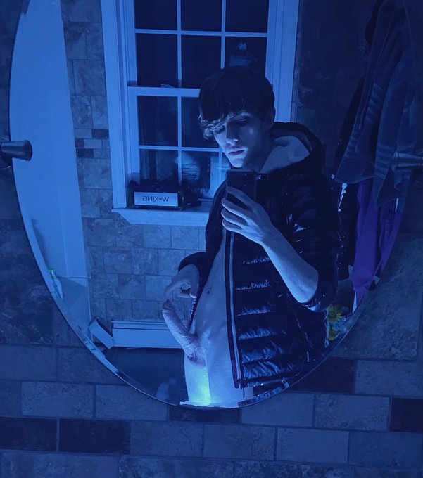 Not made for this cold weather ❄️ https://t.co/Ilwt6PTqUG