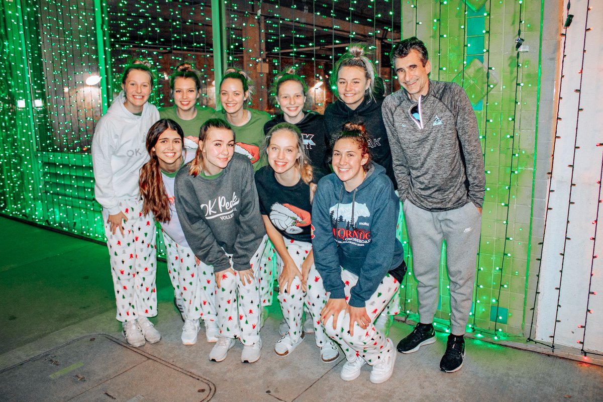 emily_boyer_'s tweet photo. Love my 17EP team! Ready for this season! @oklahomapeak #17EP 🎅🏻🏐🎄 https://t.co/PXwTkRj2fb