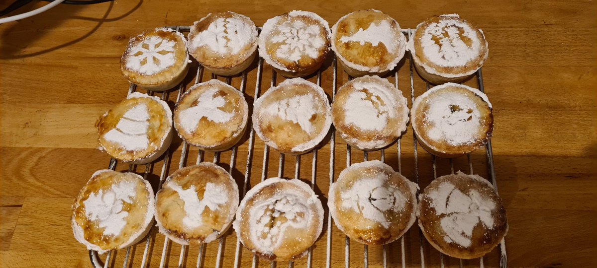 siany65's tweet photo. I may have been a little over zealous with the icing sugar... #CrapCook 😆 https://t.co/yZiahAxY5d