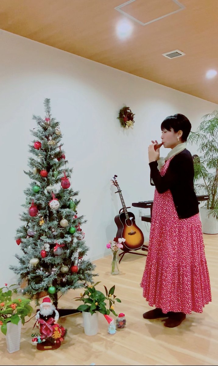 AReriinaRyoko's tweet photo. We Wish You a Merry Christmas⭐️ AReriina亮子　オカリナ演奏  
▶️https://t.co/BjEZ2L8mIZ @YouTubeより https://t.co/bFEbOevQMN