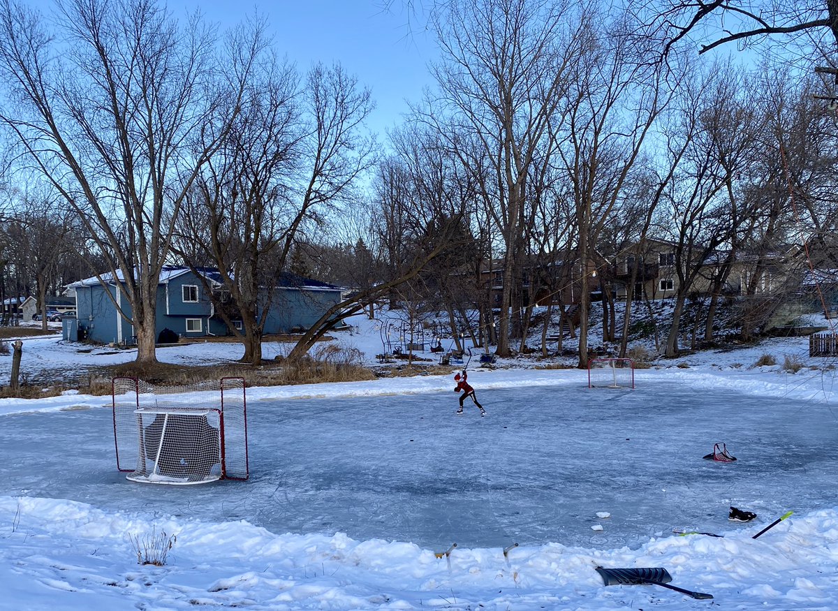 KevinKurtt's tweet photo. Sunset skate (with slappers) in Chanhassen, MN

@Buccigross https://t.co/OnM8df7cOl