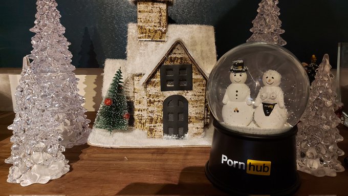 Merry Christmas 🎄 #pornhub #porn #snowglobe #pornhubmerch https://t.co/oheXJkSZ6Y<a href="/tag/pornhub"class="tags">#pornhub</a><a href="/tag/porn"class="tags">#porn</a><a href="/tag/snowglobe"class="tags">#snowglobe</a><a href="/tag/pornhubmerch"class="tags">#pornhubmerch</a>