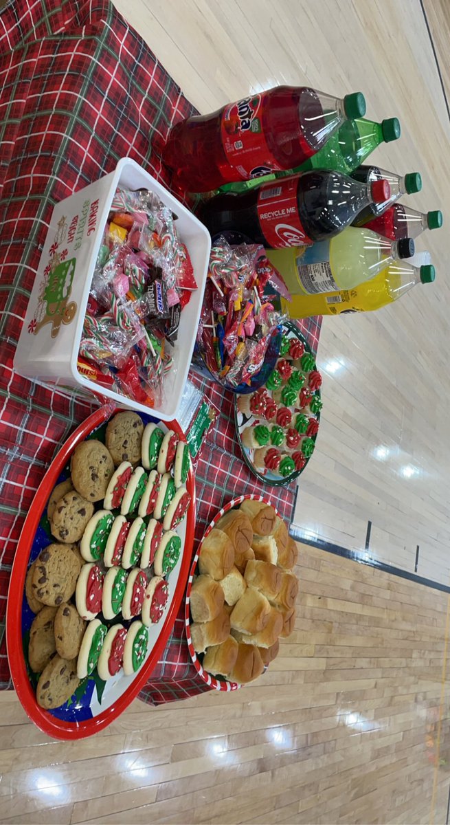 FabSheka's tweet photo. “Christmas Cheer” was a success! I couldn’t celebrate Christmas without celebrating with my cheer babies! #BulldogsCheer #WildcatsCheer #HolidaySpirit 💙🤍💛 @EJH_BULLDOGS @FCPSchoolsTN @fayettewarehigh @EJHSBulldogCtry https://t.co/yhYjto1iPY