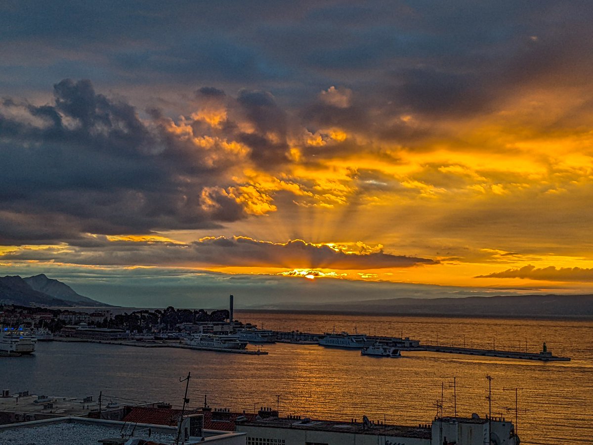 BrentAndMichael's tweet photo. Good night from beautiful Split, Croatia! ~M 

#croatia https://t.co/2DCGYjHKxY