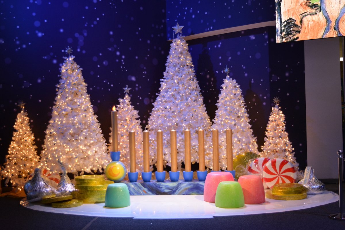 Scrambled at the last minute for holiday gift ideas? What better gift than a trip to the Immersive Van Gogh exhibit in NYC with the whole family or for date night! There will be so much to celebrate! 🎁🌻🎄

🎟️: bit.ly/IVG-NY 

#VanGoghNYC #NewYorkCity #ImmersiveVanGogh