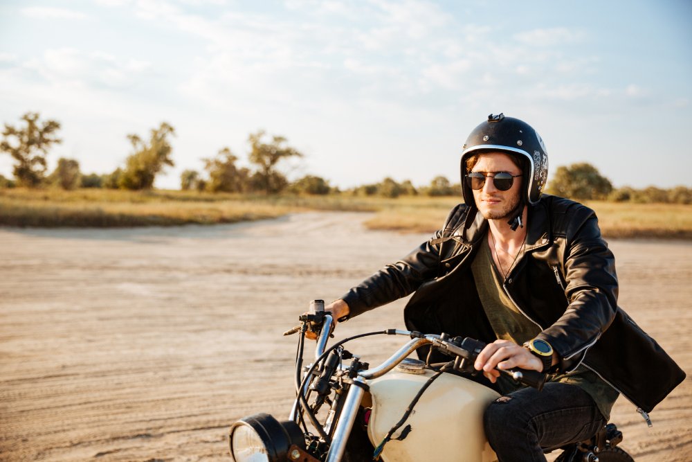 FamilyFinancia6's tweet image. During warm months, millions of people enjoy riding on their motorcycles. However, riding a motorcycle is a dangerous hobby, as one mistake can cause a serious injury. Read more here:
ow.ly/YEKL50HhZAZ
#FFGInsure #MotorcycleInsurance #MotorcycleInsurancePolicy