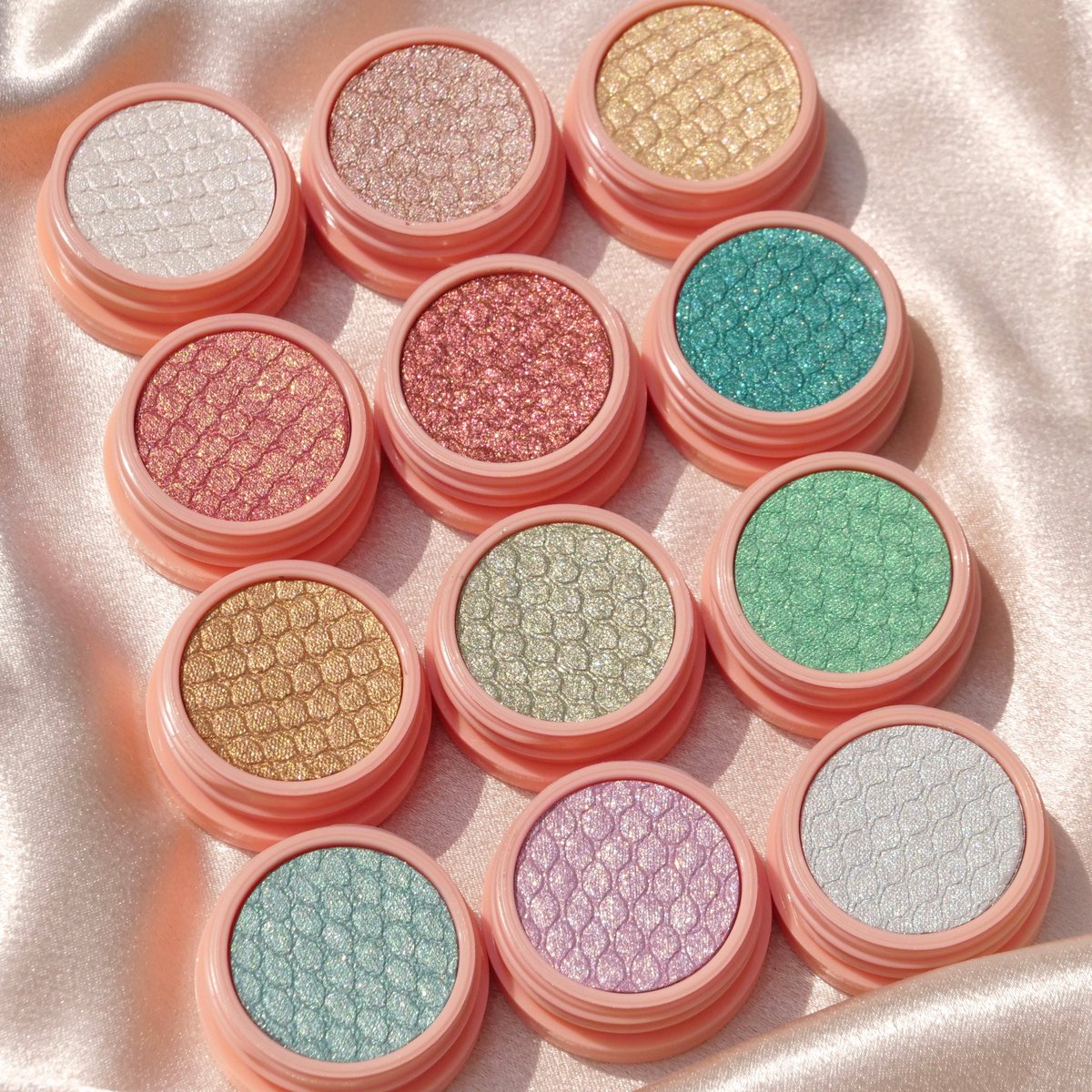 ColourPopCo's tweet photo. β¨π BACK IN STOCKπβ¨
This is not a drill! Our Disney Heart of Gold Super Shock Shadows are BACK IN STOCK!! Available on https://t.co/cQRfW7xkKP π
IG | @maquillageitup | @makeup2themaxx
@Disney @DisneyPrincessStyle #Disney #DisneyPrincessStyle #UltimatePrincessCelebration https://t.co/VXrC0Qvu6O