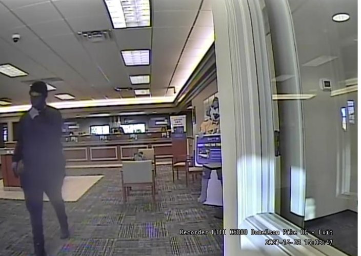 MNPDNashville's tweet image. BREAKING: This man robbed 5/3 Bank's 525 Donelson Pk branch at 3:05 this afternoon. He handed a teller a bag and demanded money. No weapon seen. He was last seen fleeing on foot. Have info on the robber? Pls call 615-742-7463. Reward.