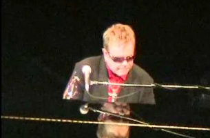 Subtact's tweet photo. just saw this thumbnail on youtube, cant tell if its elton john or @DuskusOfficial https://t.co/cmv7JYNXNP