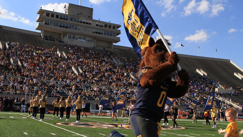RSharlou56's tweet photo. After speaking with @CoachDSanders I’m blessed to receive a Division 1 full scholarship offer to continue my football career at Murray State @racersfootball @RivalsPortal https://t.co/uDmButpcWI