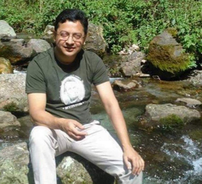 prakash03374729's tweet photo. Dr. Sanjay Upreti, cardiologist passed away around 3 am this morning. He succumbed to multi organ failure. On 16th his left leg had been amputated.

Doctor Sanjay Upreti was victim of a brutal attack at STNM hospital on 14th Dec when he tried to save female attendant Kala Chettri https://t.co/lySQzHjjM1