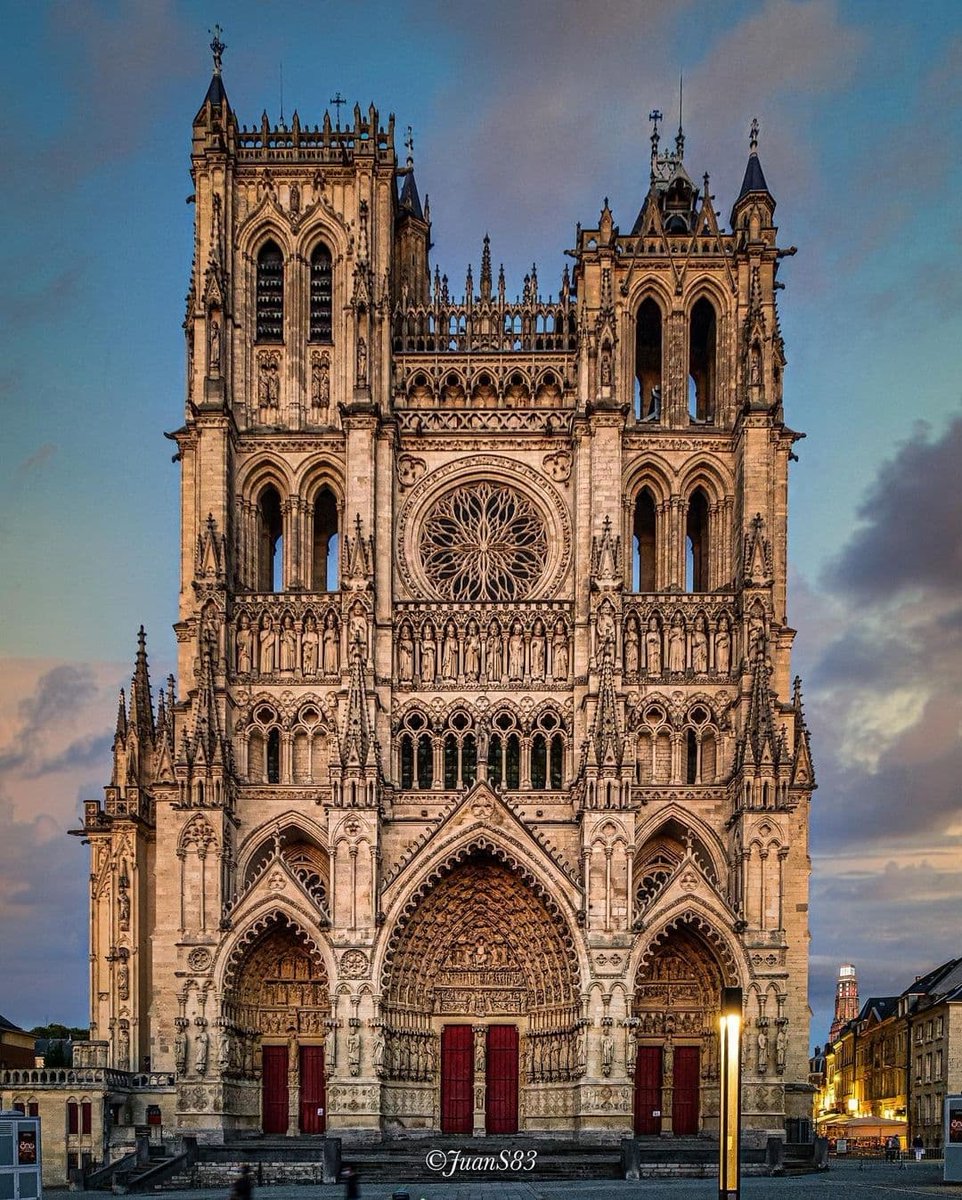 Cathédrale Notre-Dame d'Amiens (built. 1270).