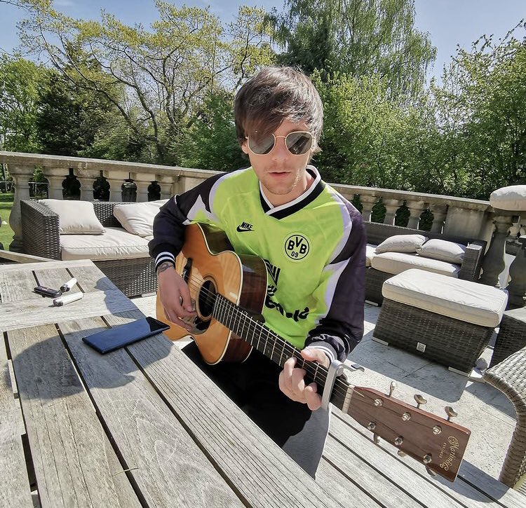 O cantor e grande compositor Louis Tomlinson está completando 30 anos no dia de hoje!

Qual é a sua música favorita dele? 

#HappyBirthdayLouisTomlinson