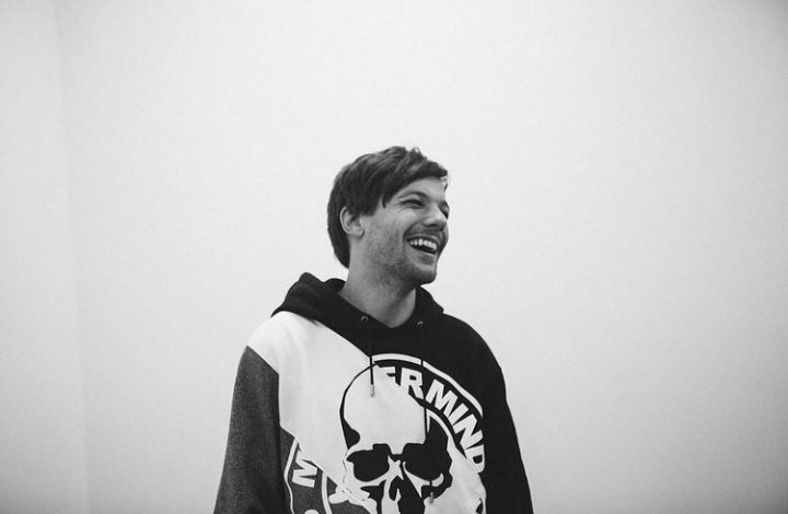 Luci_1302's tweet photo. Happy birthday @Louis_Tomlinson, I love you https://t.co/p9xarmpEbx
