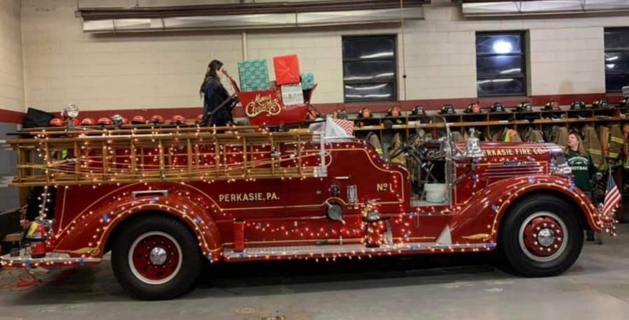 ReutlingerJr's tweet photo. Had a great time escorting Santa around town with @PerkasieFC ππ #MoreThanFootball #VolFireFighter @pennridgefb @PaFootballNews https://t.co/MgzGt2w9Qd