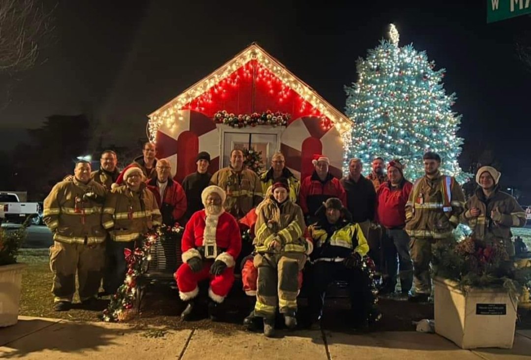 ReutlingerJr's tweet photo. Had a great time escorting Santa around town with @PerkasieFC ππ #MoreThanFootball #VolFireFighter @pennridgefb @PaFootballNews https://t.co/MgzGt2w9Qd
