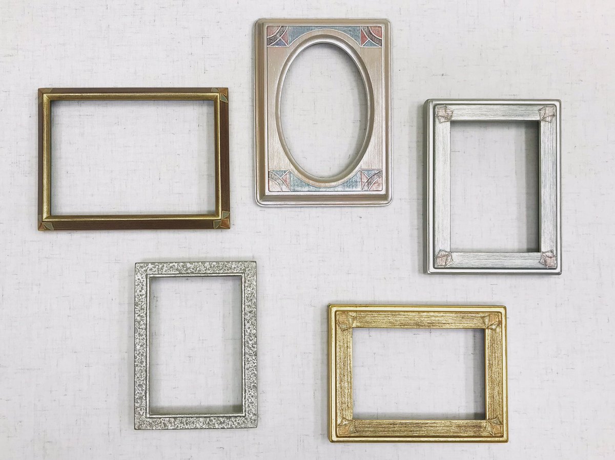 gallery_black_'s tweet image. ミニフレームが20枚ほど新入荷しております。

年末年始
12/30〜1/4まで
お休みです。

#ミニフレーム #ミニ額 #miniframe  #miniframes #楕円額 #ブラック画材