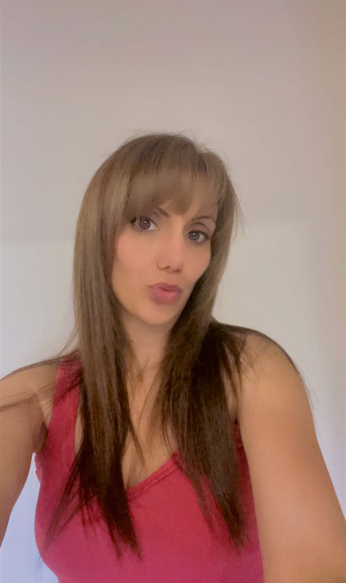 Deborah_Stathis's tweet photo. Changing things up for an epic 2022 💫

Getting ready for the New Year with new hair (and selfies 🤳) 🏆 🌟 🪄💖

#change #createyourself #success #tragicopportunities #speaker #empowerment #womenempowerment #beyondtrauma #NewYear2022 https://t.co/o55IrxYAes
