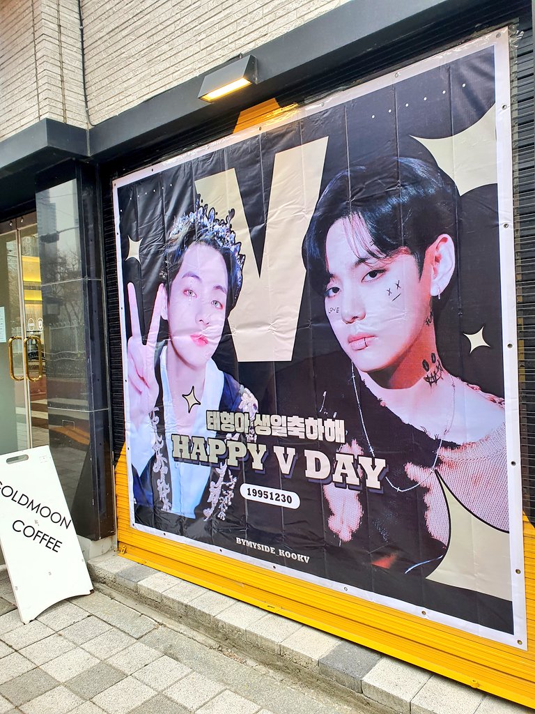 Soa_rmy's tweet photo. 점심시간 산책왔는데 태형이가 잔뜩💜💜 https://t.co/jjU0HkLB9P