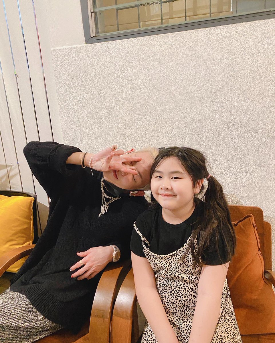 belleinsmile's tweet photo. ชูใจและพี่นูนู่ของเค้าเจอกันในรอบสองปี 💕 @BamBam1A https://t.co/R6Ki2MvVKM