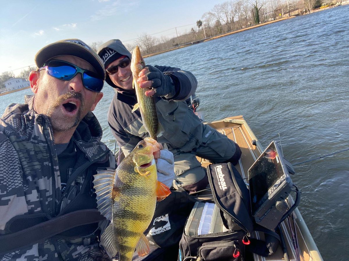 mike_Iaconelli's tweet photo. Just 2 days before Christmas and the winter fishing FUN continues! 🎅 🎣 #crazychris #jumbos #slimerockets @LowranceFishing @flambeauout https://t.co/2TTZcux9Ro