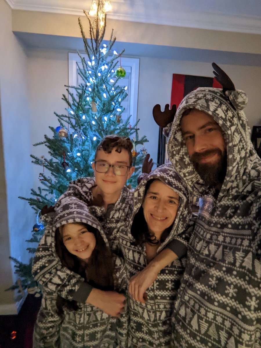 KellyFraserRuns's tweet photo. Welp, just the four of us again this Christmas, which is a bummer. But man am I lucky to have these three. ❤️ https://t.co/qHEcSz29xW