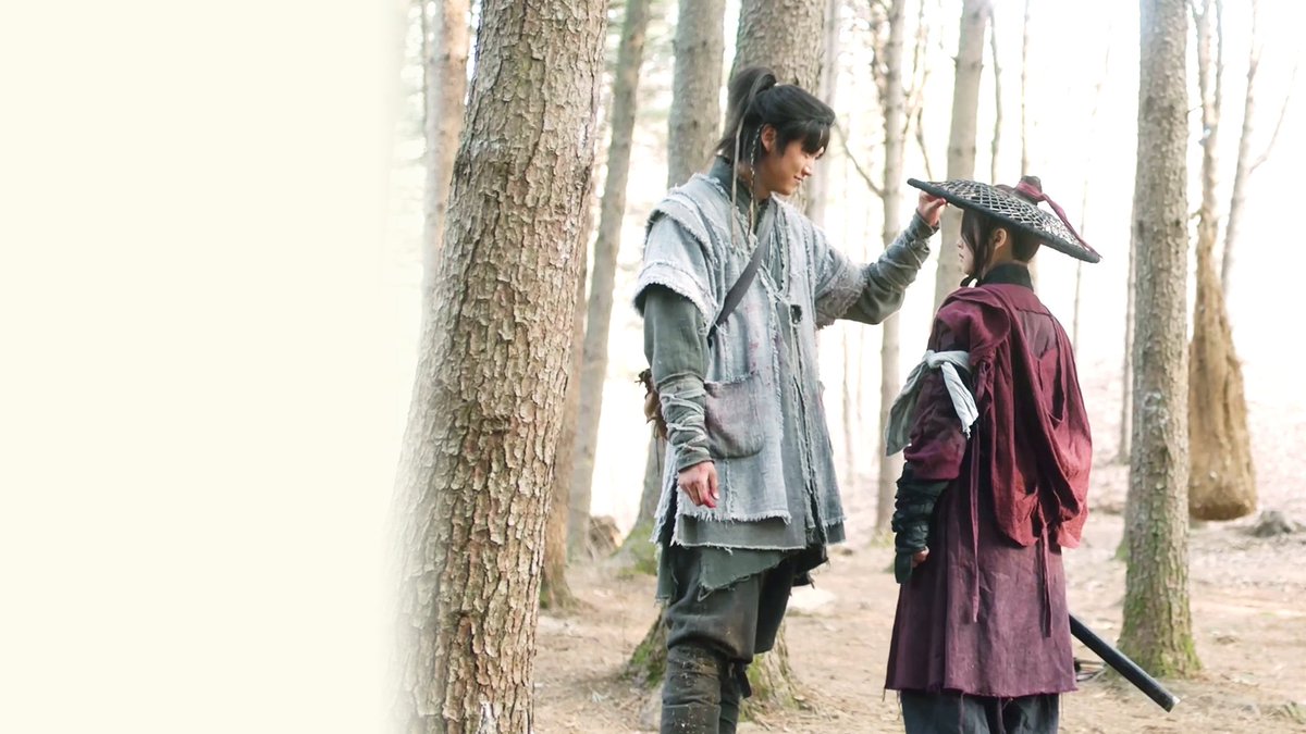 Dalgang_e's tweet photo. 나 너 알아 하드털이로 만들어 본 배경화면 공유합니다. 폰 배경, 컴퓨터 배경 각각 1가지씩인데 미묘하게 다릅니다. 원하시는대로 쓰시면 됩니다.
#달이뜨는강 #달뜨강 #riverwherethemoonrises #rwtmr #mobilewallpapers #김소현 #평강 #나인우 #온달 #computerwallpapers https://t.co/UxpZA3fRCc