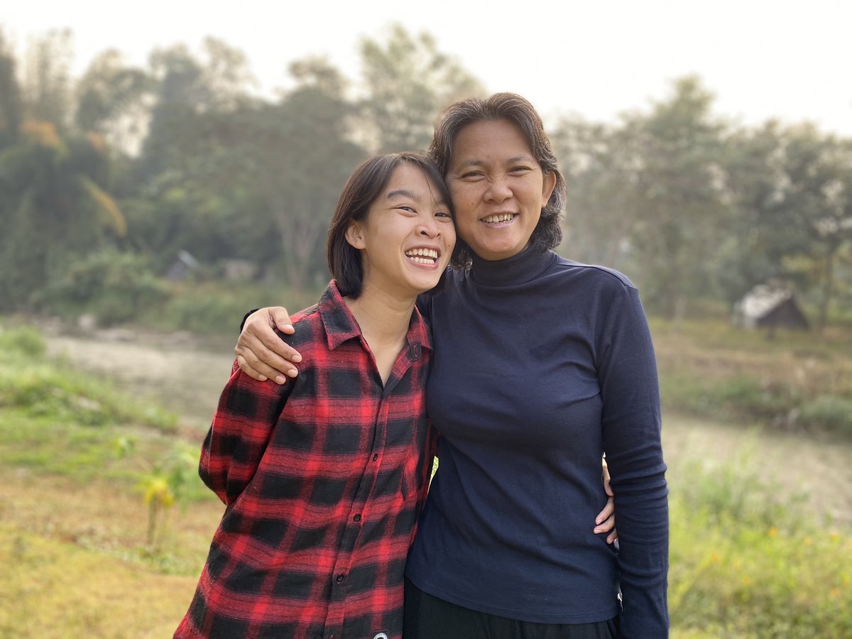 ไม่มีแหวน ไม่มีงานแต่ง และเราอยู่ร่วมกันมาตั้งแต่ปี 54 เรารักและดูแลกันเสมอ
เราไม่ได้ท้อง ไม่ได้ให้นมและลูกเกิดจากใครบางคนแต่ลูกได้เติบโตท่ามกลางความรักการดูแลอย่างดีที่สุดจาก2แม่มาตั้งแต่ลูก9ขวบจนตอนนี้ก็ผ่านมา10ปี
ครอบครัวของเราต้องการ #สมรสเท่าเทียม #แก้ปพพ1448
Merry Christmas