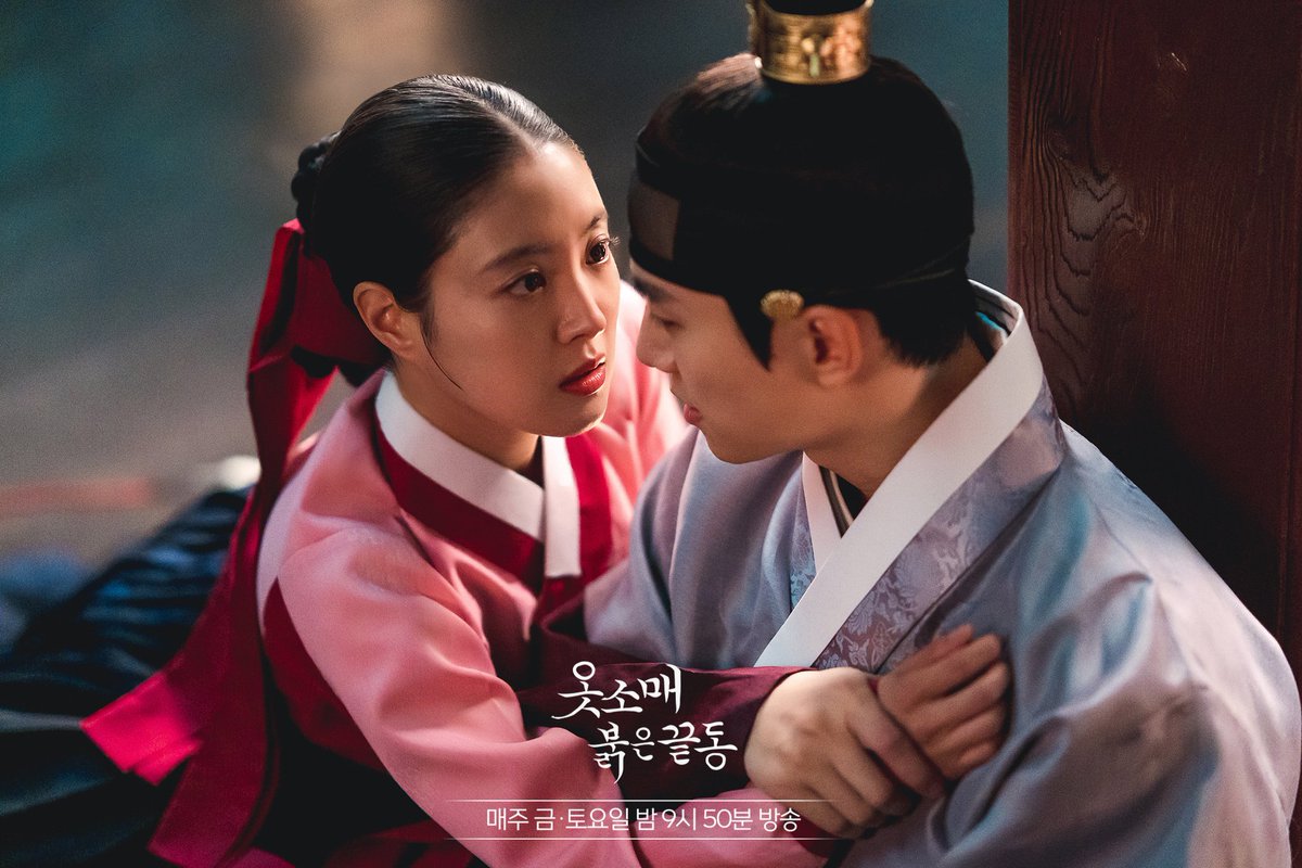 красная манжета рукава дорама. ли чун хо красный манжет. дорама красный манжет манжет рукава. дорама красный манжет рукава дорама. красный манжет рукава дорам.