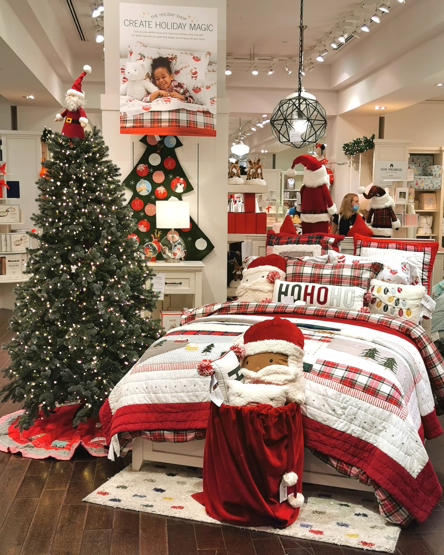 トラベルフォトグラファーakane メリークリスマス 赤道直下の国ドバイのクリスマスって まだ半袖の季節に クリスマスグッズやライトダウンが売られ始める不思議な感覚 11月前半 今 日本の季節はどんな感じ と聞かれ 秋だよ 度ぐらい