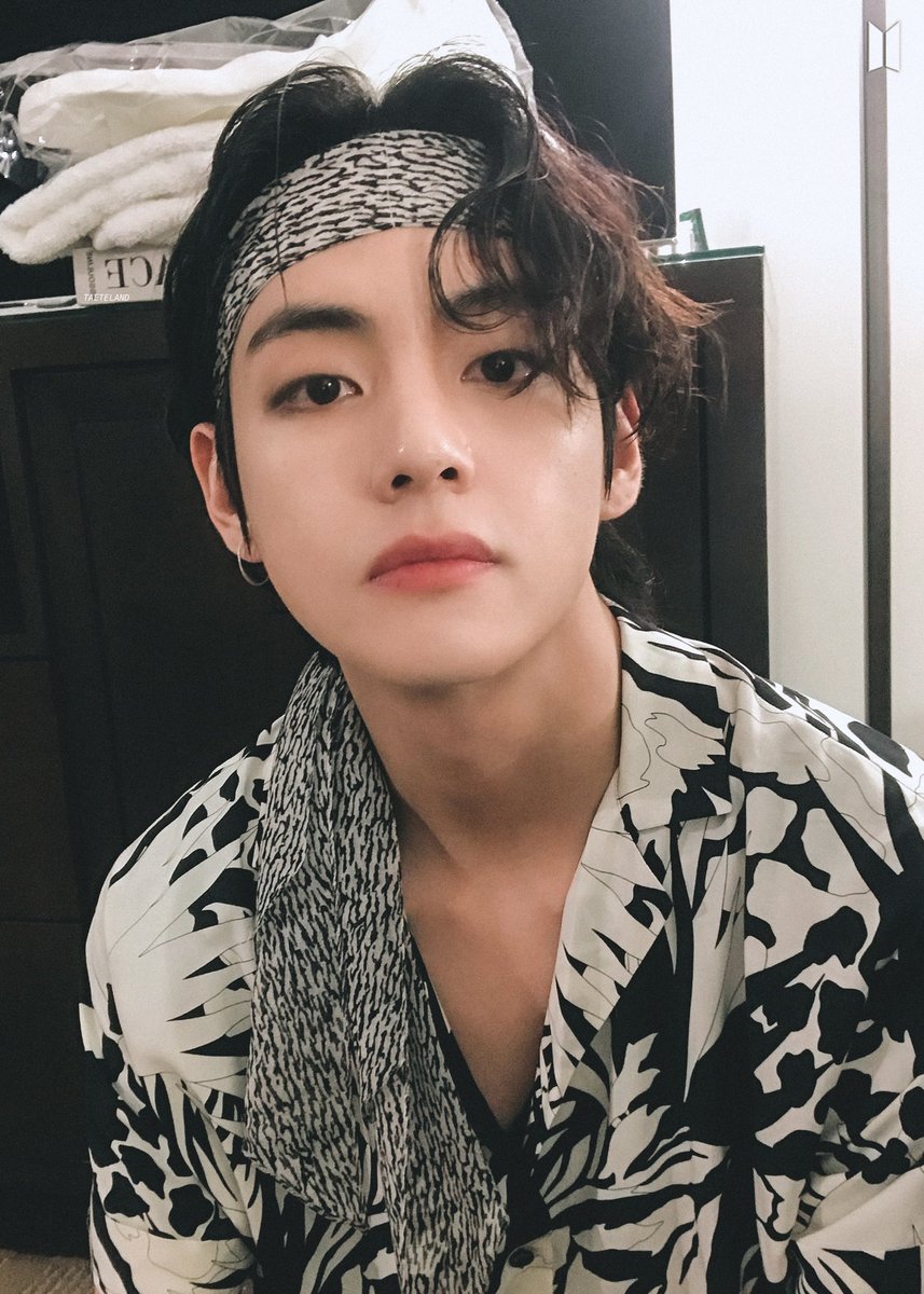 taeteland's tweet photo. this iconic taehyung https://t.co/sFo8ScSwg6
