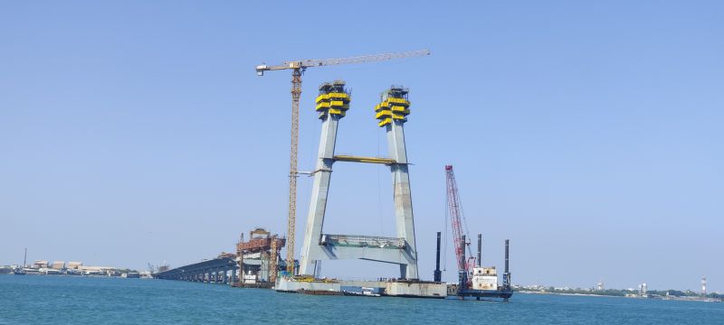 Sahilinfra2's tweet photo. #NH51
4 Lane Signature bridge with 900m long central cable stayed module connecting Okha and Beyt Dwarka (GJ)
Total length of bridge-2.4 kms
©️Lalit Tomar https://t.co/SYhvphYzbp