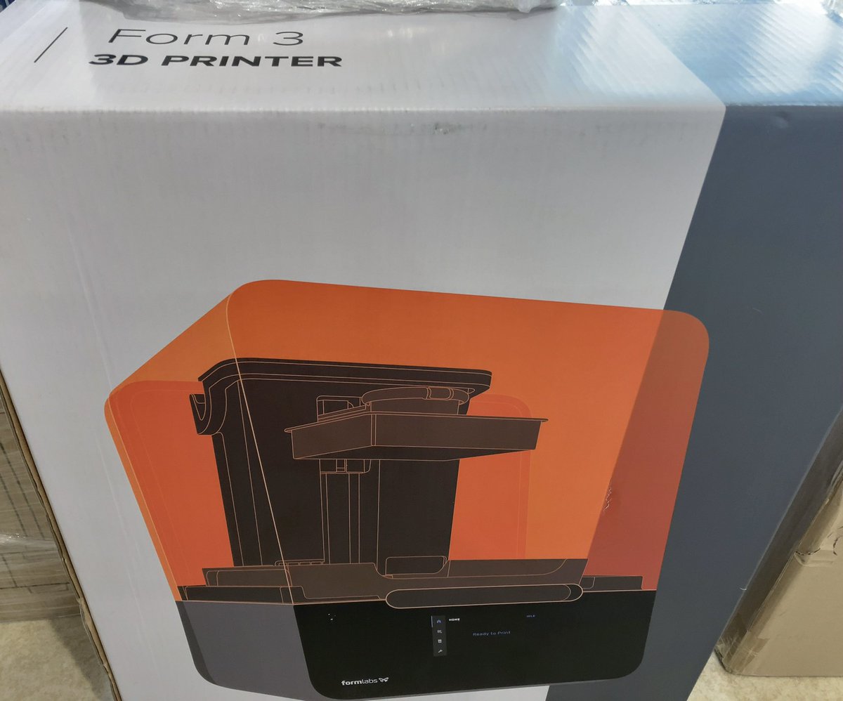 dea_blog's tweet photo. 職場に3Dプリンターが届きました！
セッティングは年明けっ
今までFFF方式だったので、どうしよう💦何作ろう🐸

#3Dプリンター #クリスマスプレゼント #Form3 https://t.co/wCsO6PugAT