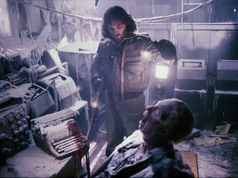 #watched THE THING (1982)

What do I say? It's one of the best horror films ever made. The room I'm watching it in feels colder for an hour and 48 minutes.
#JohnCarpenter #RobBottin #horror