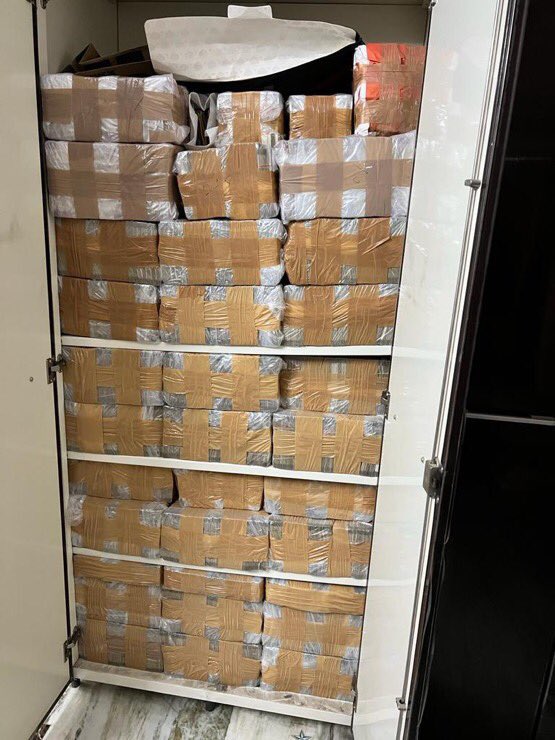 sambitswaraj's tweet image. समाजवादियों का नारा है
जनता का पैसा हमारा है!

समाजवादी पार्टी के कार्यालय में समाजवादी इत्र लॉन्च करने वाले पीयूष जैन के यहाँ GST के छापे में बरामद 100+ करोड़ कौन से समाजवाद की काली कमाई है?