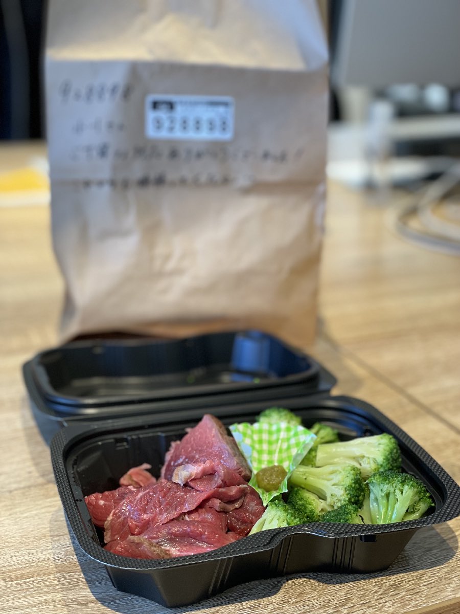 __ogacs__'s tweet photo. お昼かなりお世話になりました！いつも美味しくいただいてました。もうChompyで注文できないのは残念ですが、お手紙までいただき感謝です！ありがとうございました！

#Chompy #零のローストビーフ

https://t.co/MyPChrHjv0 https://t.co/J4BtZOOO2X
