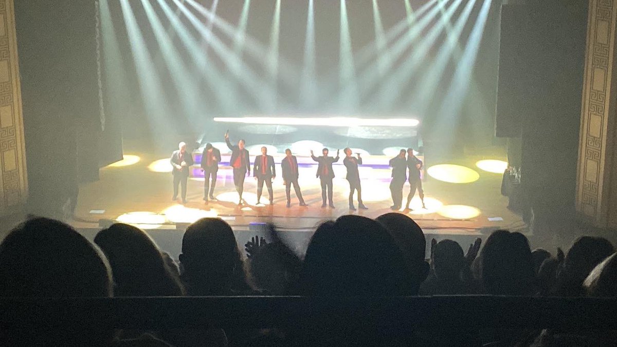 Lexis3froesche's tweet photo. When you hold onto a secret for over two months as a Christmas surprise for the kids.  @SNCmusic thank you for the awesome, incredible, fantastic show. Happy Holidays to you and your families. https://t.co/s5UAIrTucd