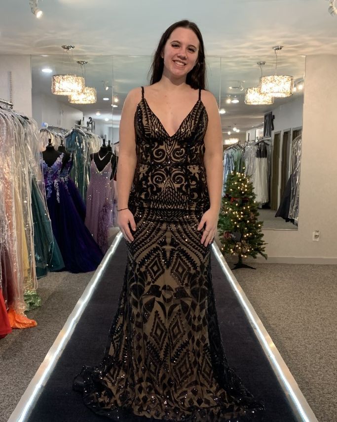 ThePromShop's tweet image. New Jovani's make our ❤️ 's happy! 
-
-
-
#thepromshop #prom2022 #promdress #Jovani #blackandtan  #happyholidays