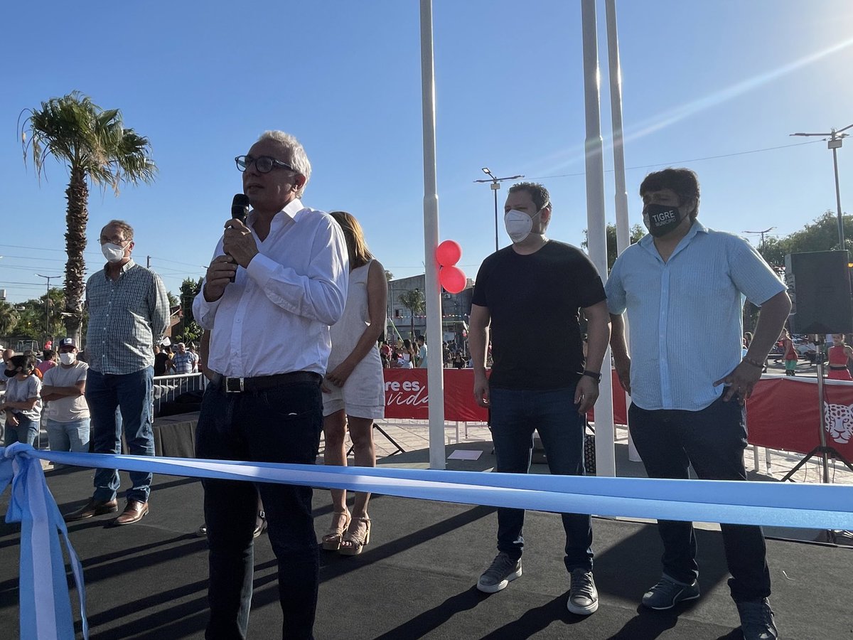 ZamoraJulio's tweet photo. ¡Más espacios públicos renovados en @MunicipioTigre! Reinauguramos la Plaza 20 de Junio en Don Torcuato Este con nuevos juegos para niños y niñas, mesas de ping pong, canchas de fútbol tenis y mini básquet, sectores deportivos y mucho más. ¡A disfrutarlo y cuidarlo! https://t.co/zzoPTwX8GG